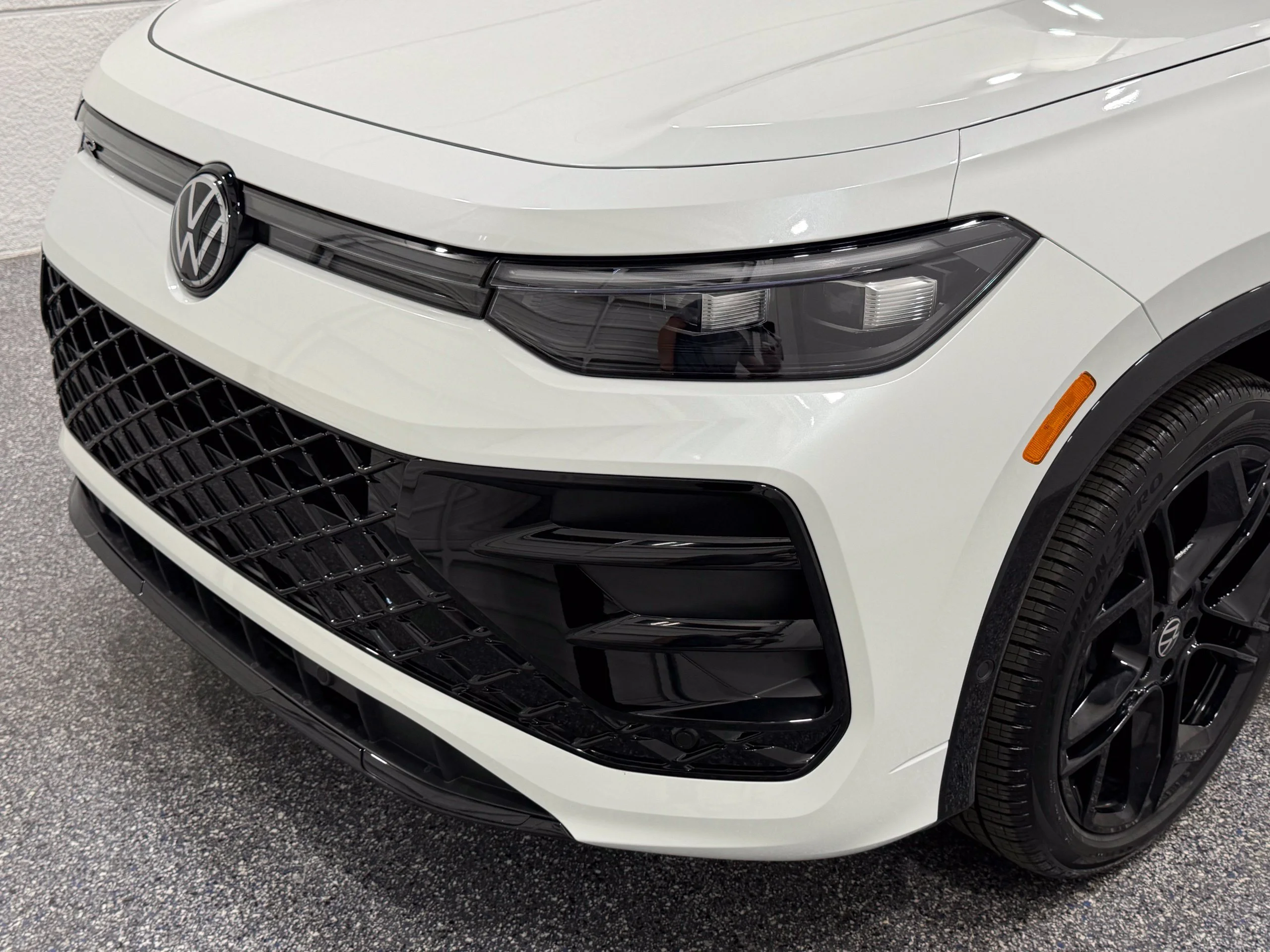 New 2026 White Volkswagen SE R-Line Black image 16