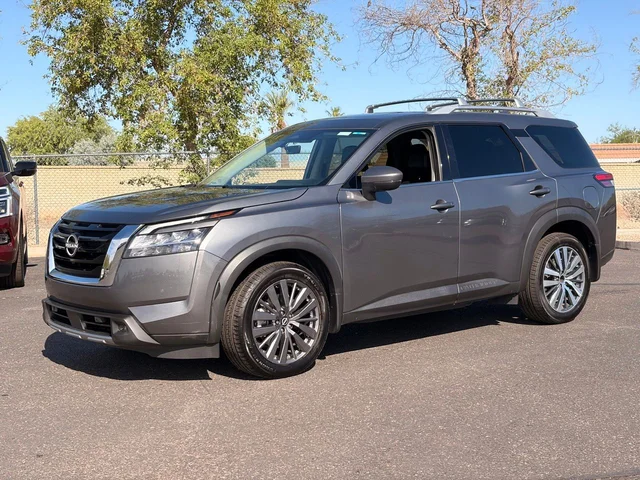 2025 Nissan Pathfinder SV