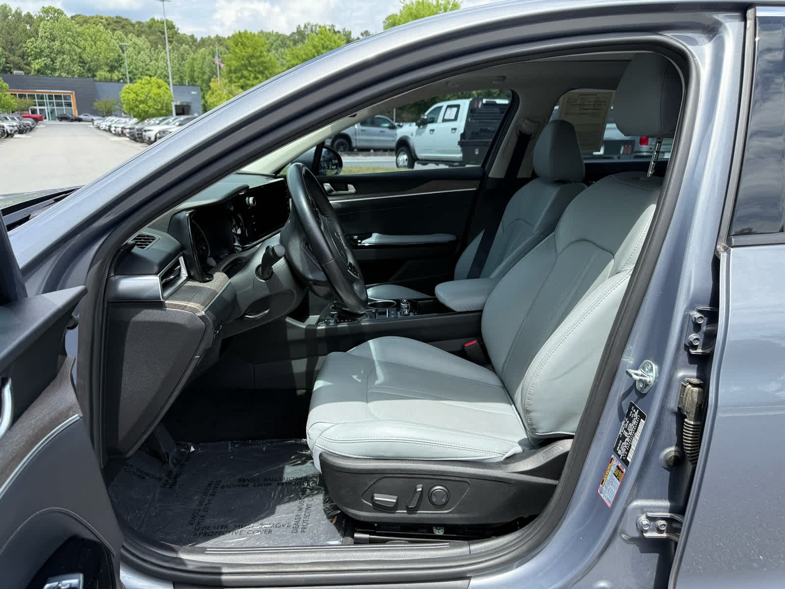 Used 2023 Everlasting Silver Kia EX image 12