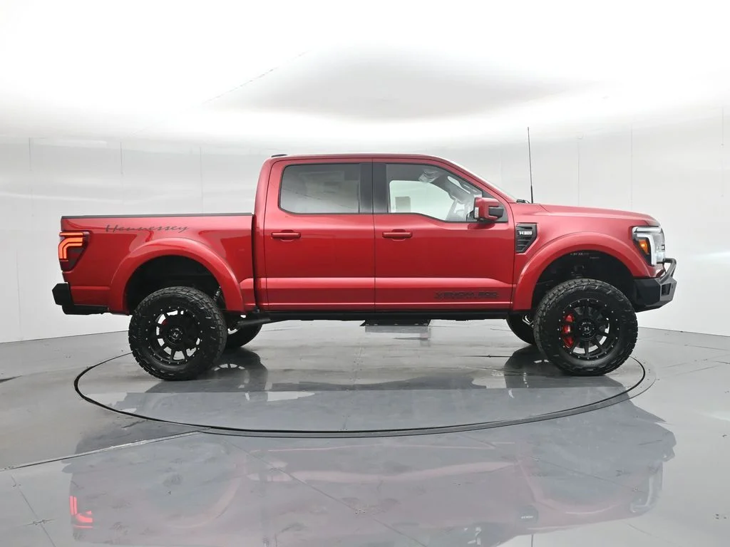 New 2025 Rapid Red Metallic Tinted Clearcoat Ford Lariat image 30