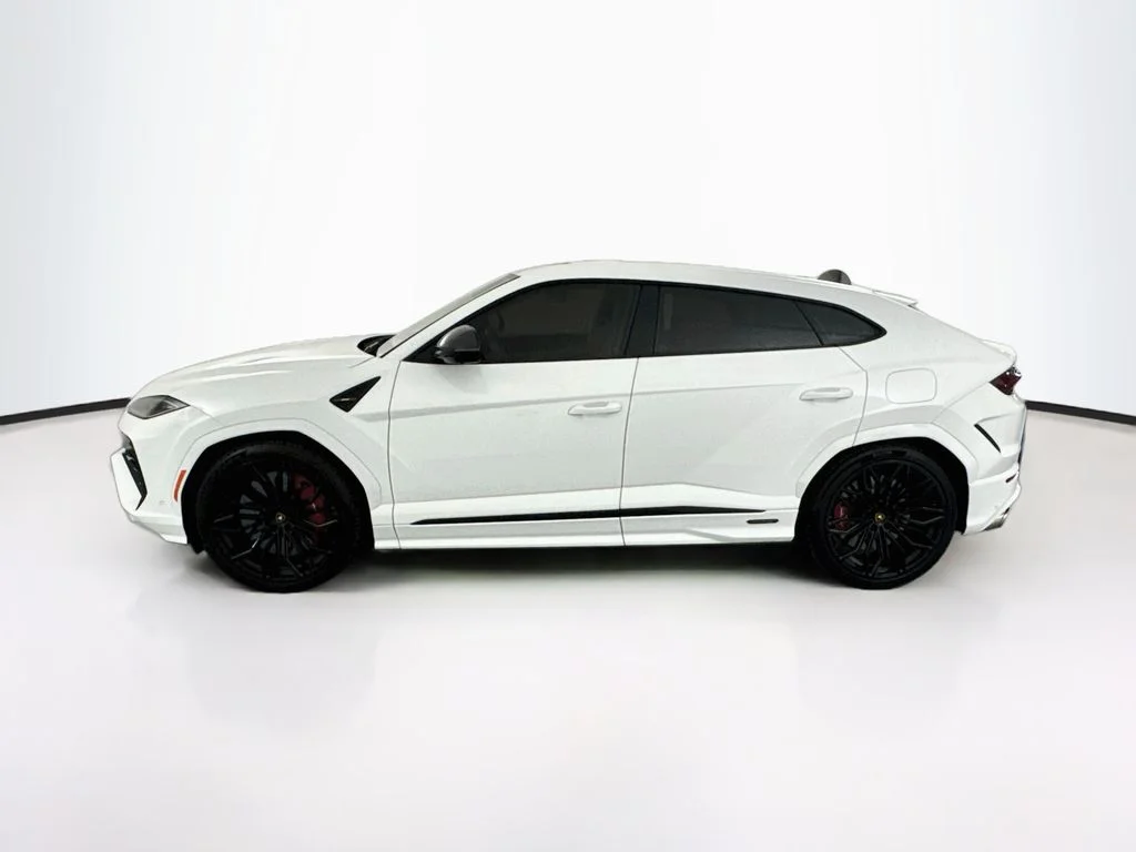 Used 2025 White Lamborghini SE image 8