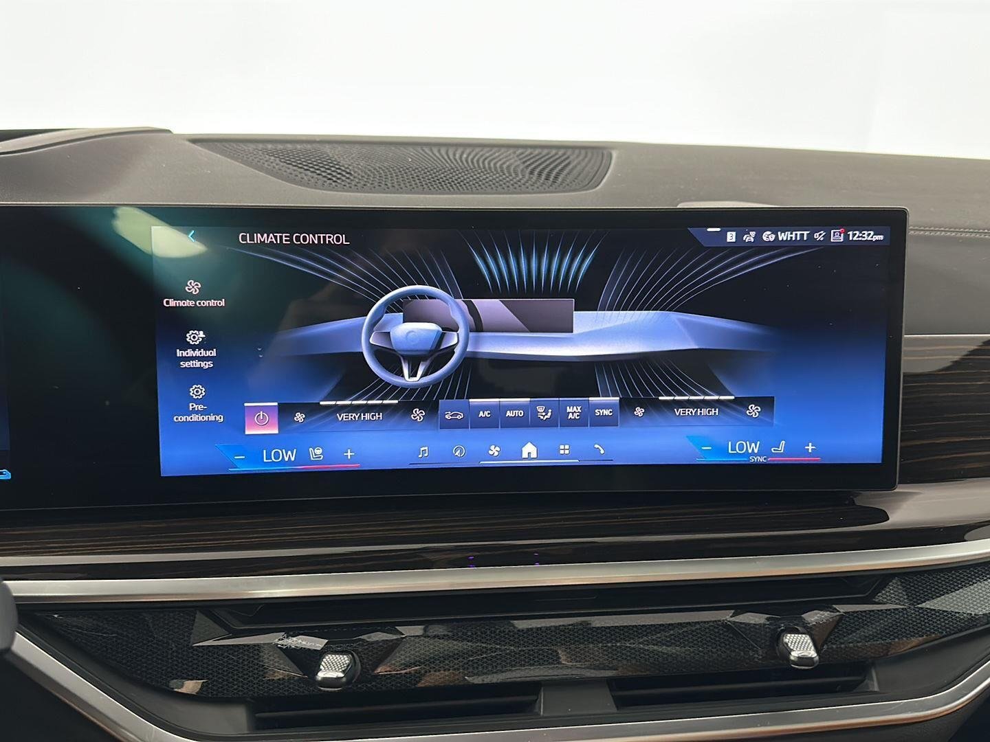 New 2026 Manhattan Green Metallic BMW xDrive50e image 20