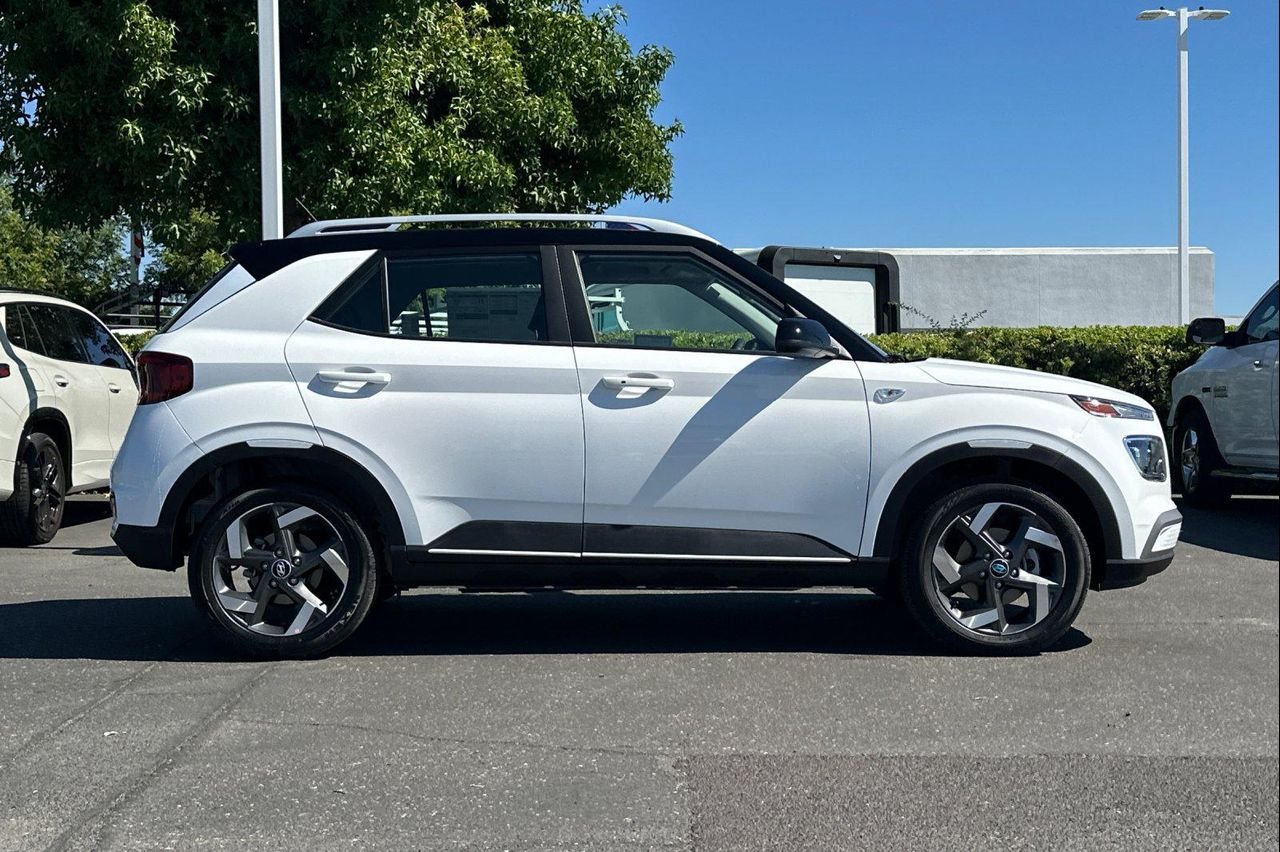 New 2026 Lunar White w/Black Roof Hyundai SEL w/Two-Tone Roof image 3