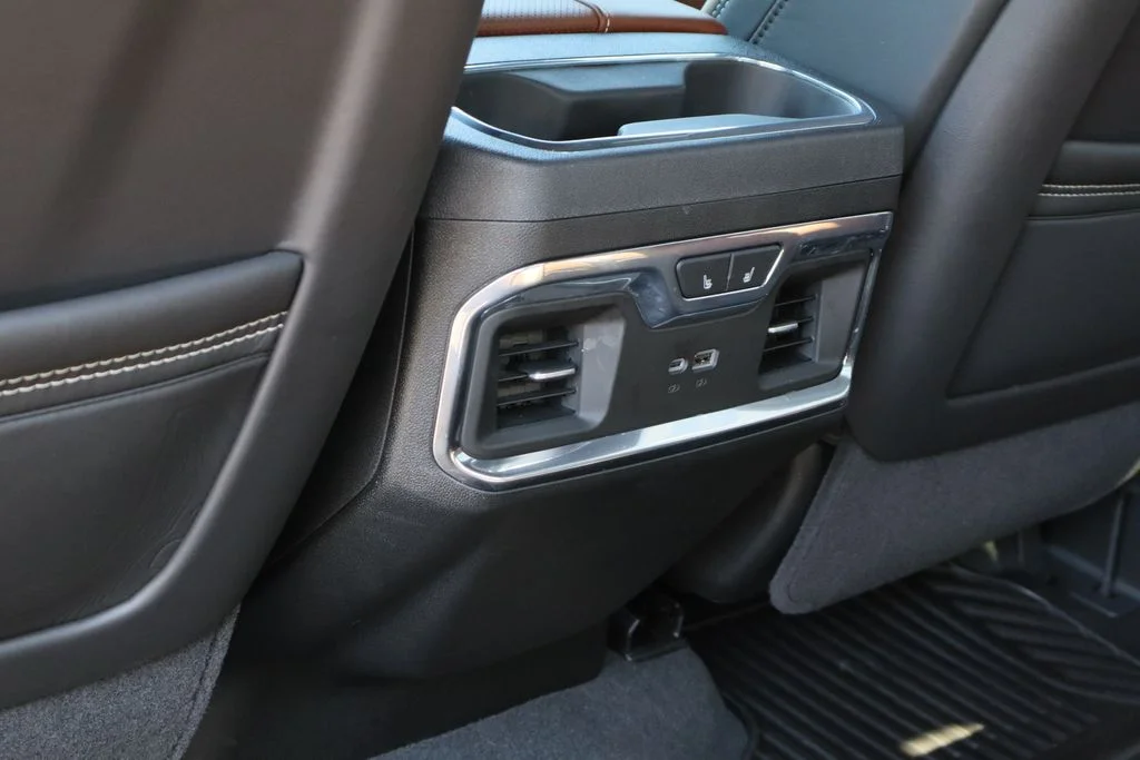 Used 2025 White GMC Denali Ultimate image 28