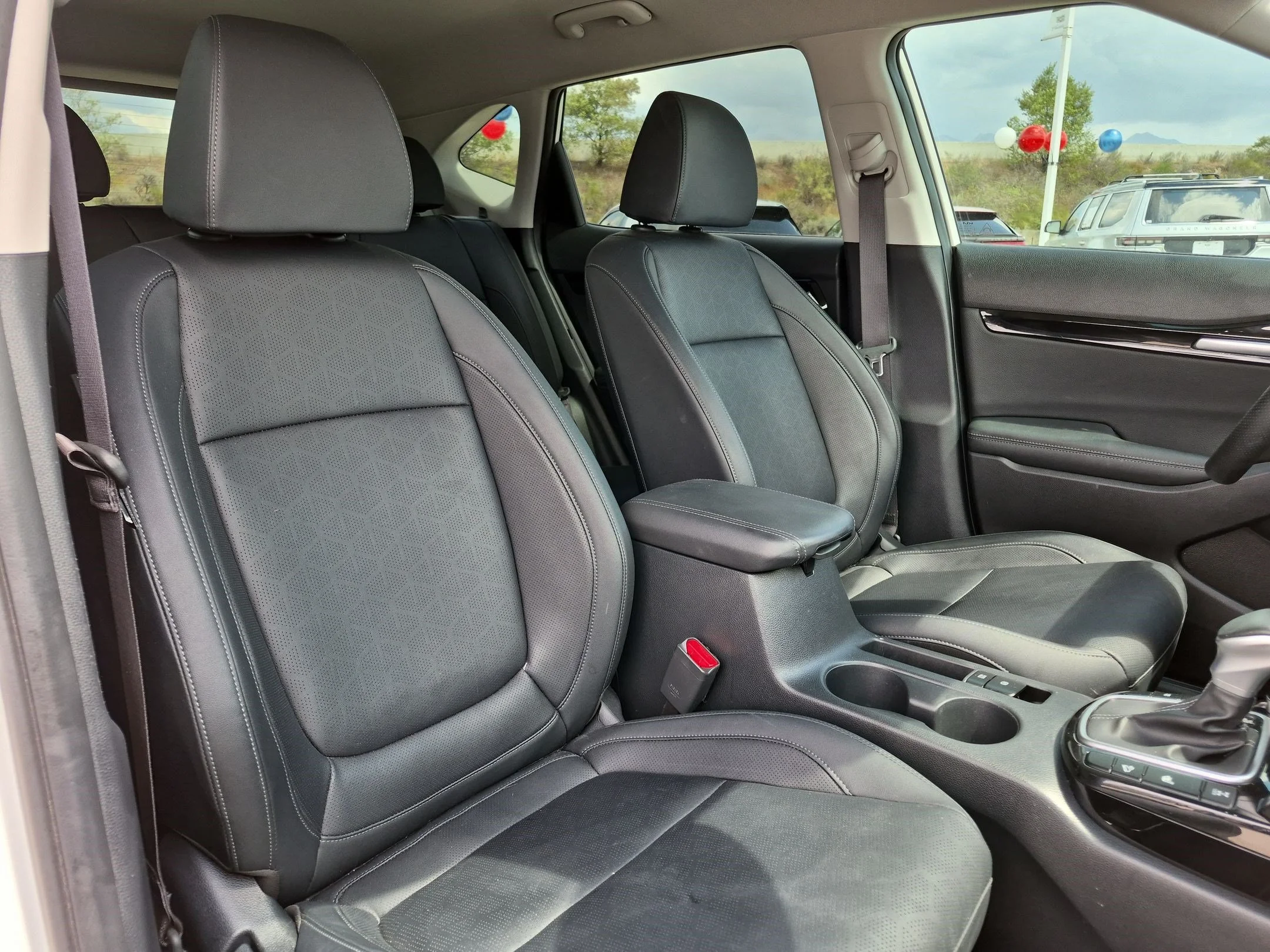 Used 2024 Clear White/Black Roof Kia SX image 29