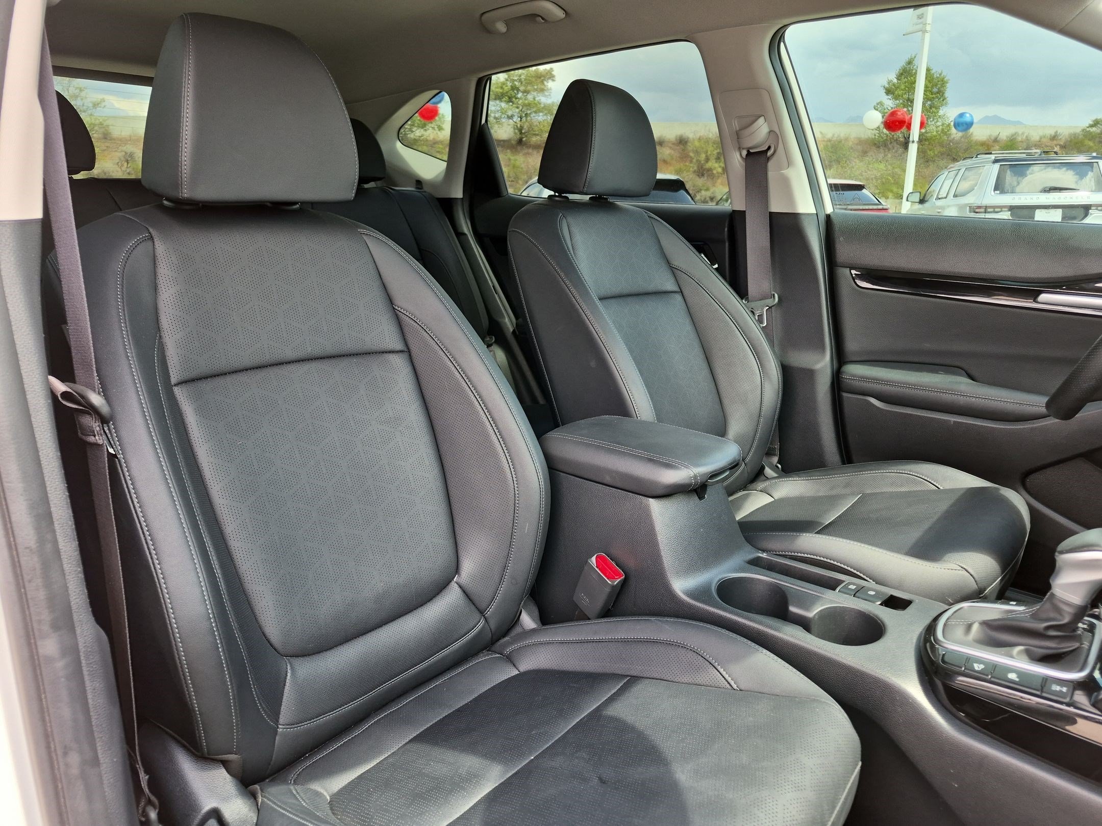 Used 2024 Clear White/Black Roof Kia SX image 29