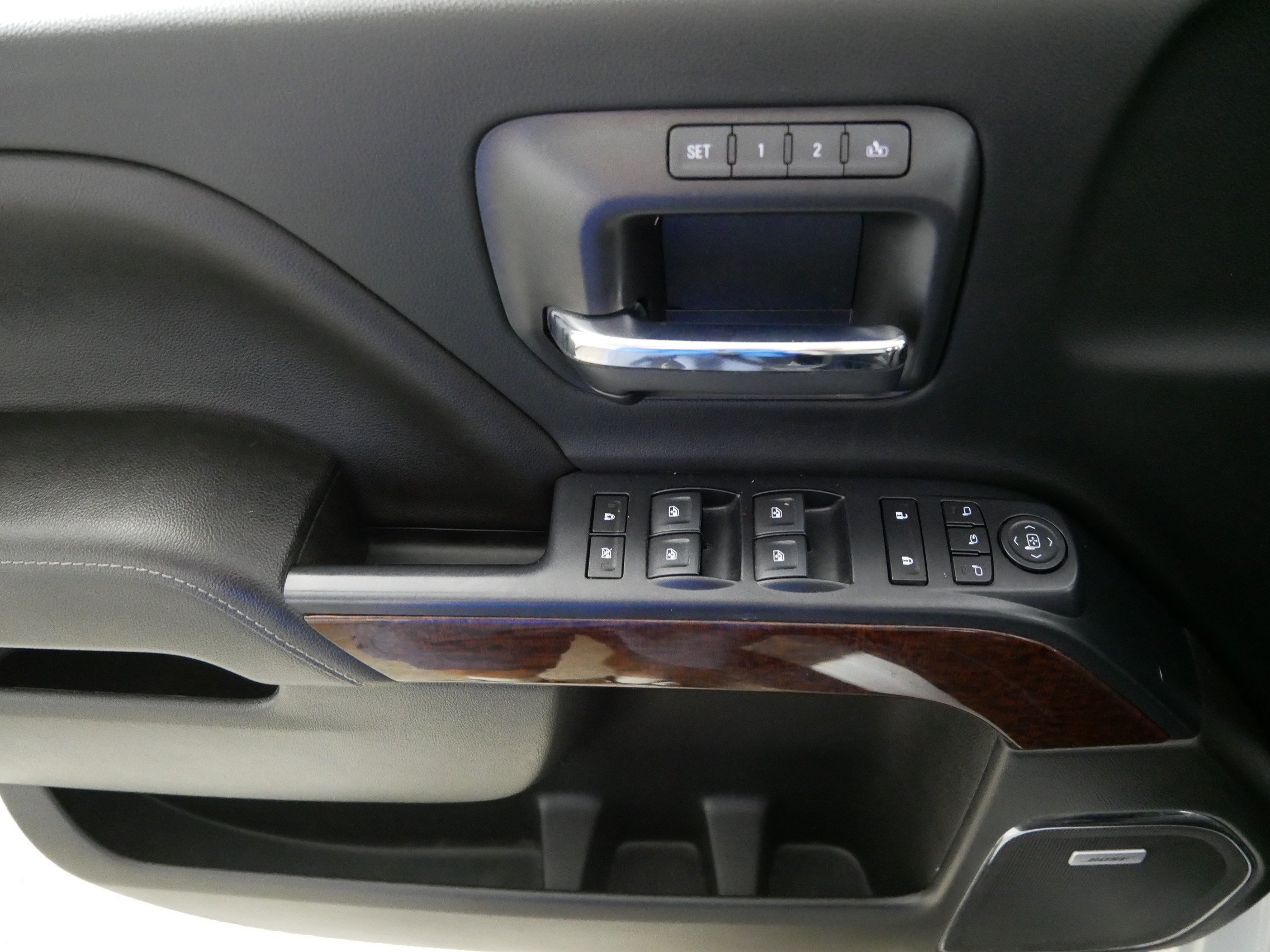 Used 2018 WHITE FROST TRICOAT GMC SLT image 19