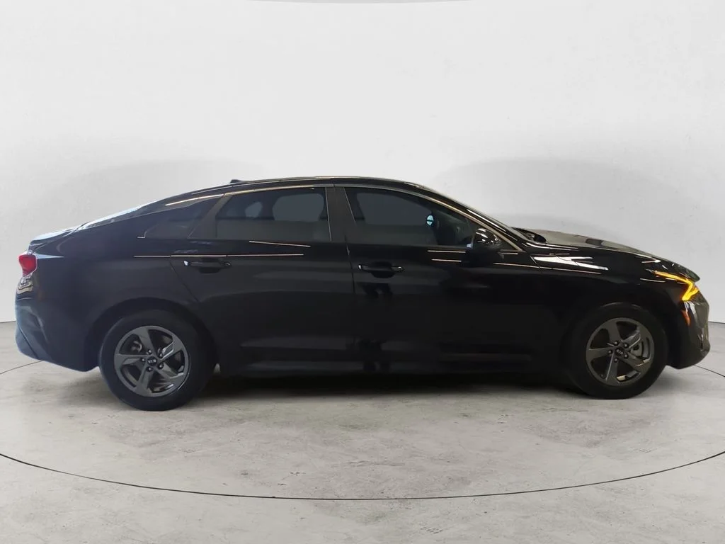 Used 2021 Black Kia LXS image 4