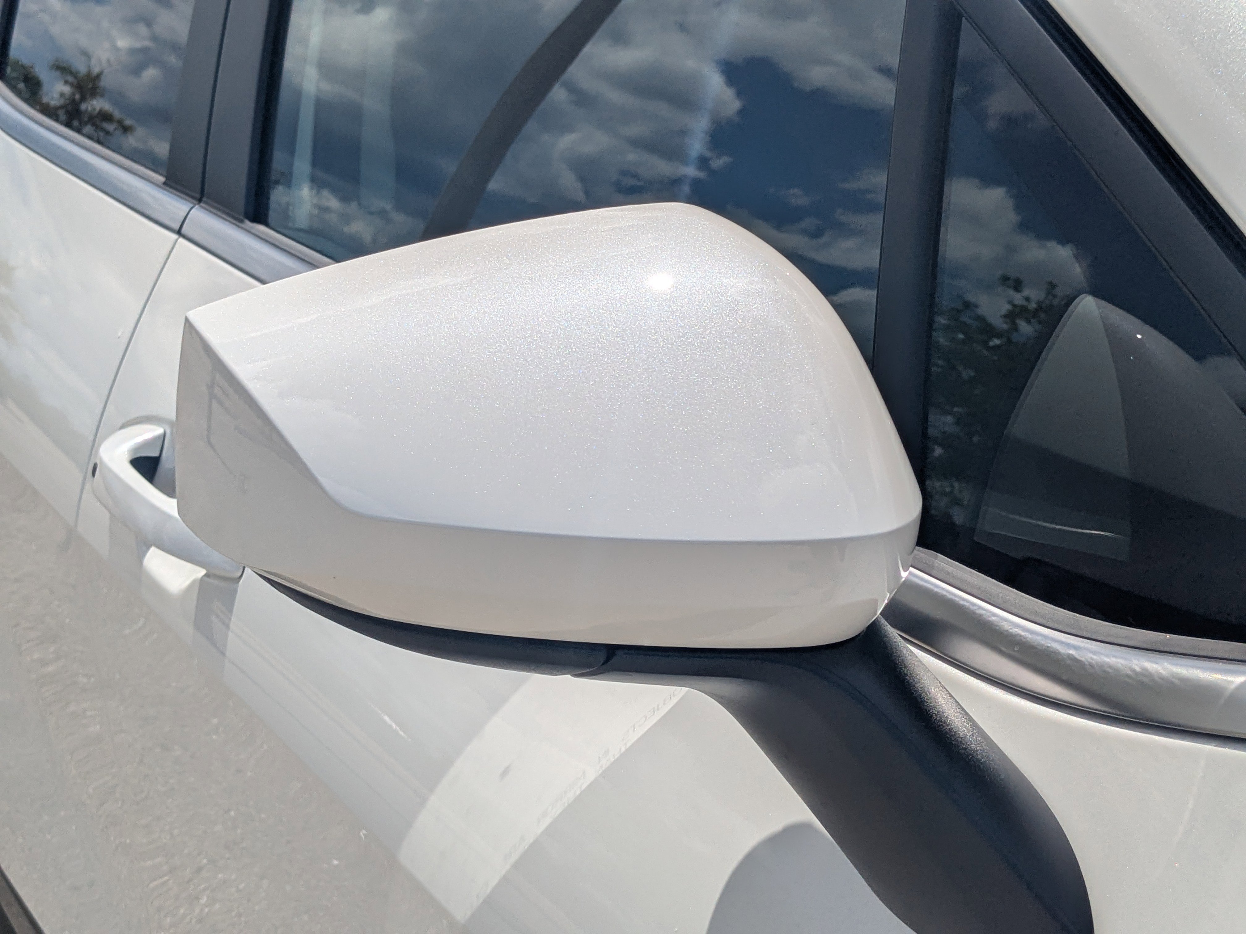 New 2026 Snow White Pearl Kia LX image 11