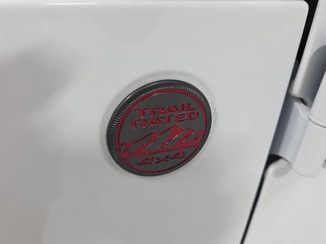 New 2026 Bright White Clear-Coat Exterior Paint Jeep Rubicon X image 16