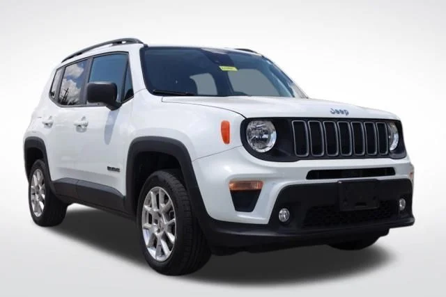 Used 2023 White Jeep Latitude image 1