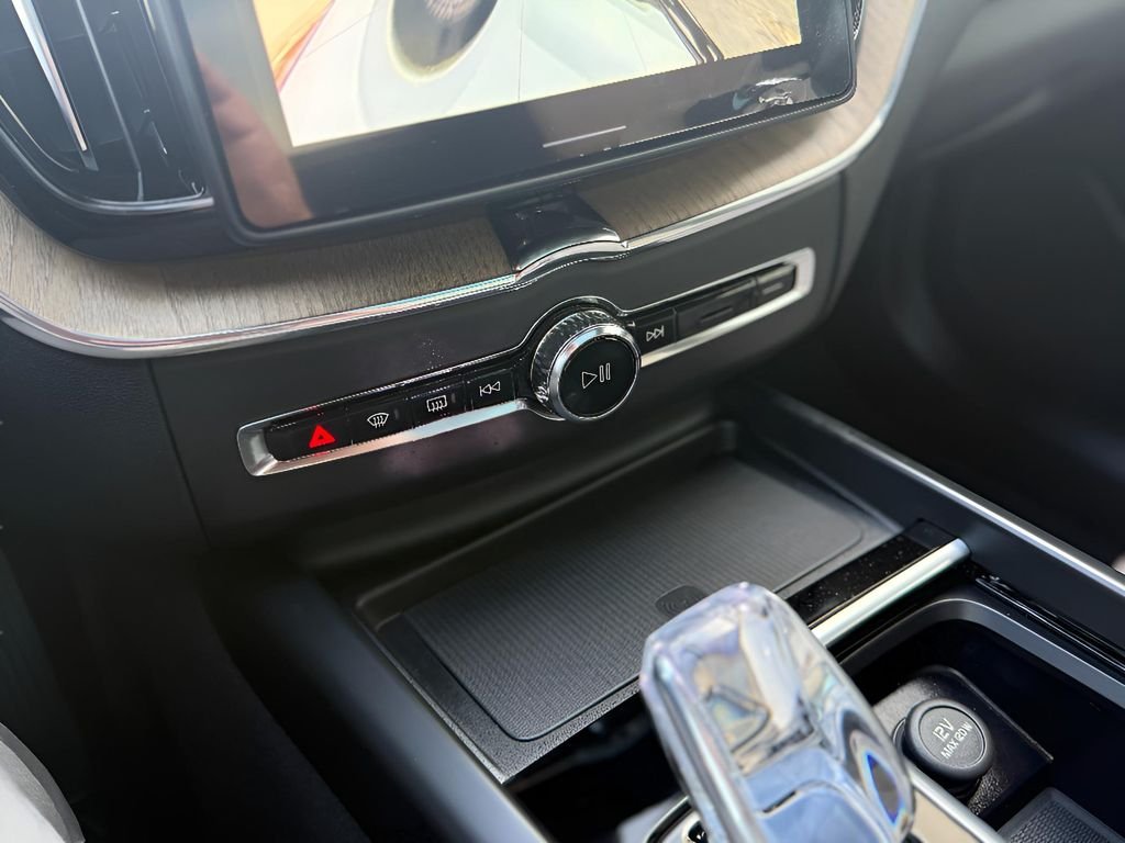 2026 Volvo XC60 Plus - Photo 19