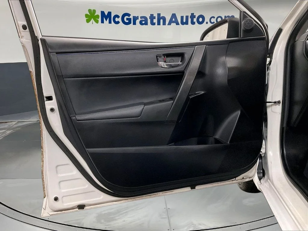 Used 2019 White Toyota SE image 27