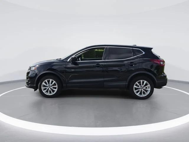 Used 2021 Black Nissan S image 5