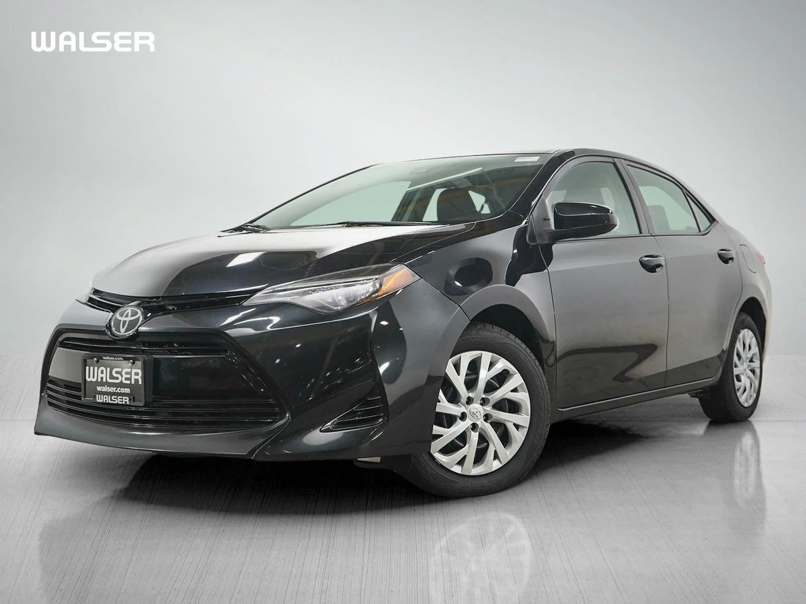 Used 2018  Toyota LE image 1