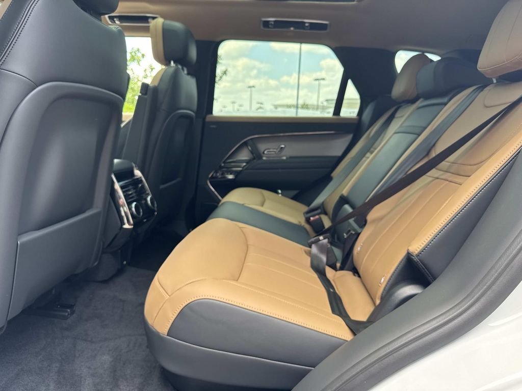 New 2026 Fuji White Land Rover Dynamic SE image 14