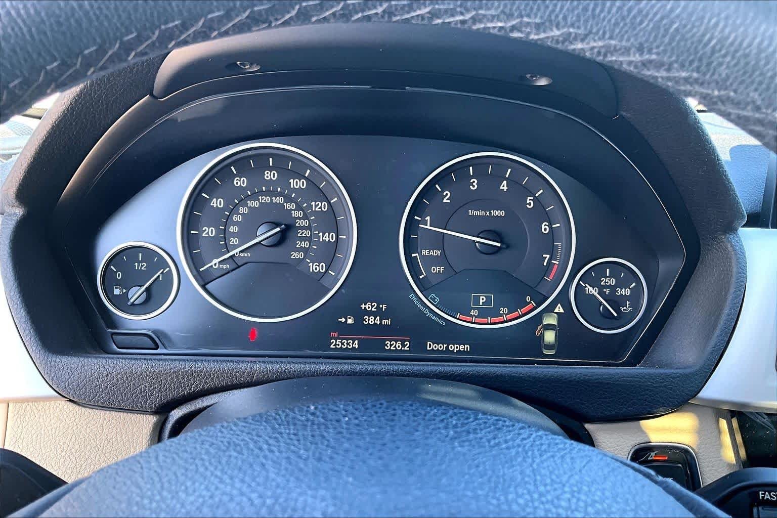 Used 2018 Mineral White Metallic BMW 320i xDrive image 22