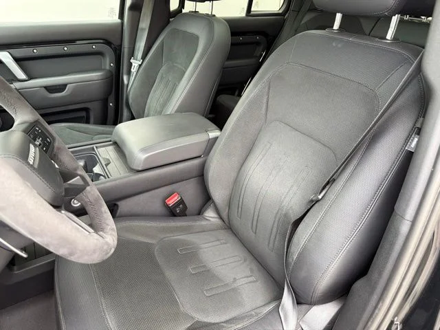 Used 2023 Santorini Black Metallic Land Rover  image 8