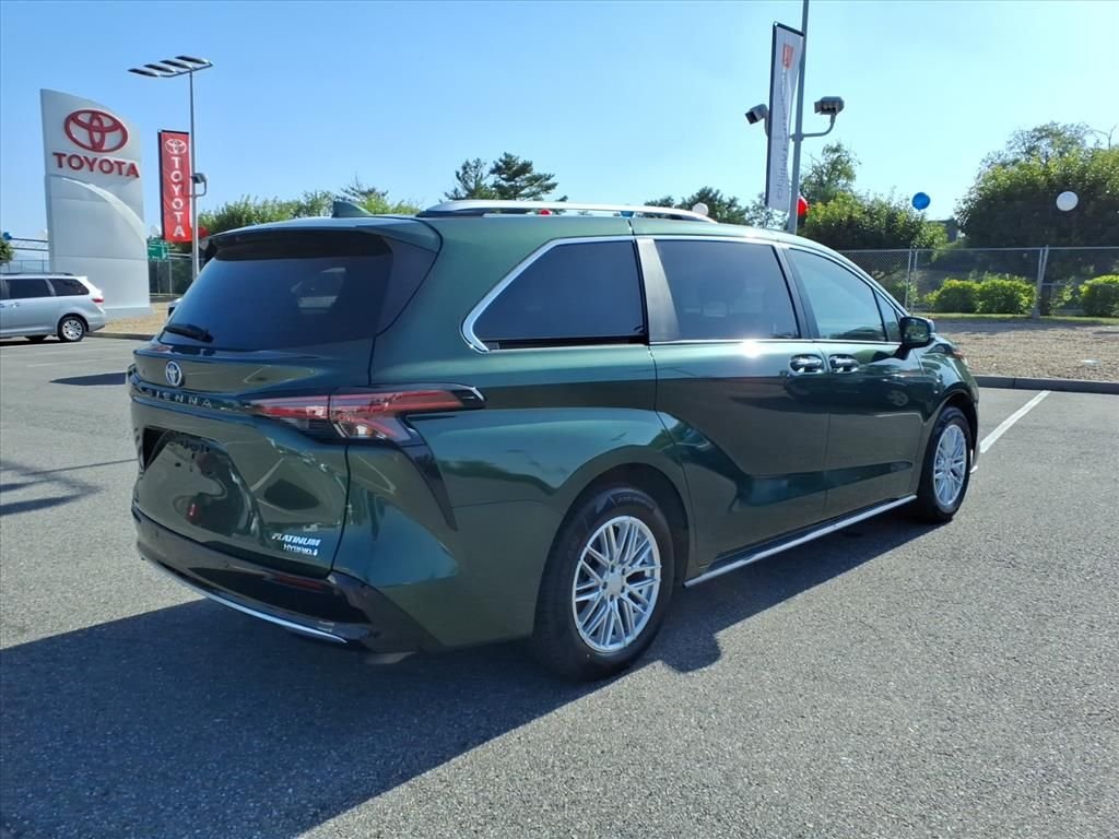 Used 2024  Toyota Platinum image 4