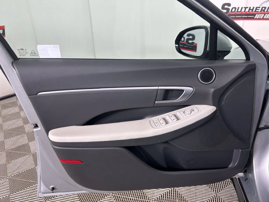Used 2025 Silver Hyundai SEL image 11