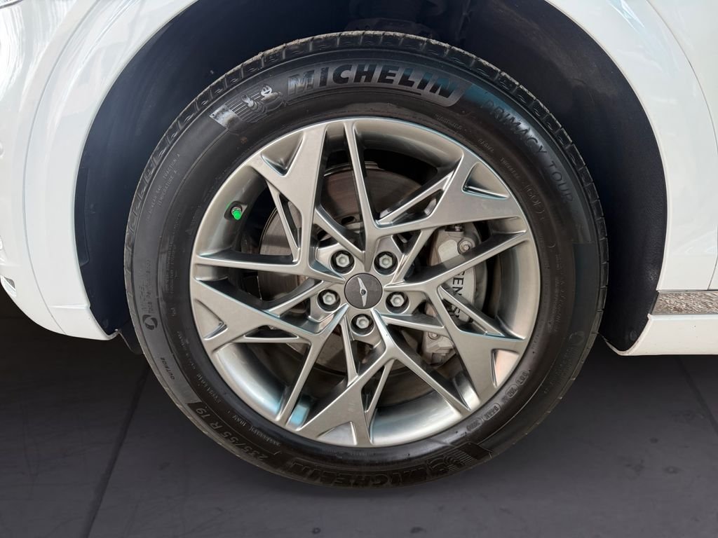 Used 2025 White Genesis 2.5T image 9