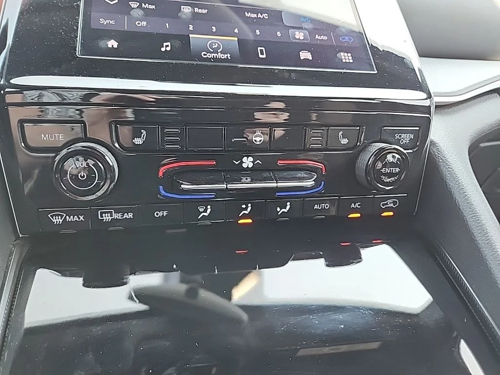 Used 2024 Gray Jeep Altitude X image 30