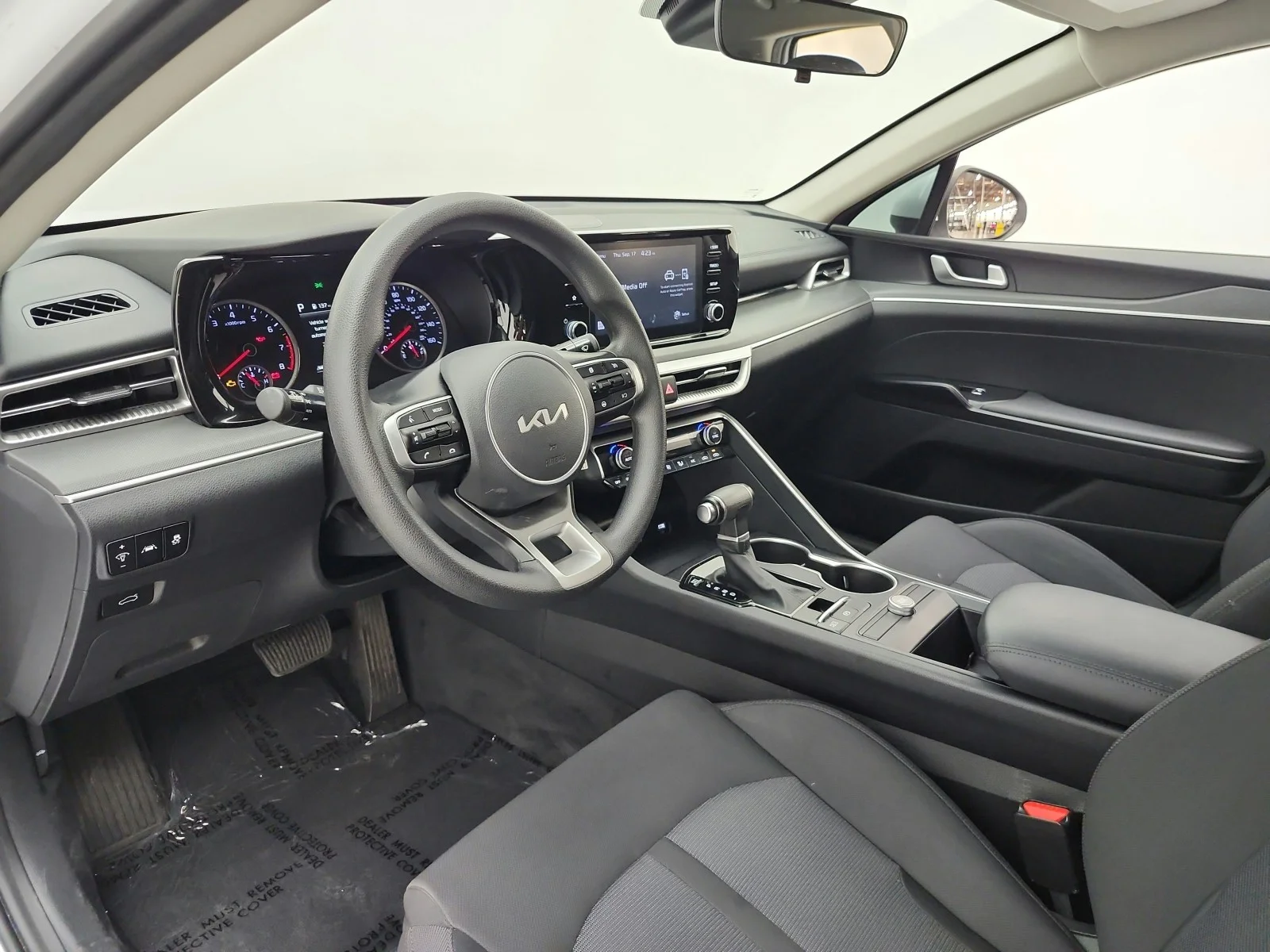 Used 2023 Glacial White Pearl Kia LXS image 12