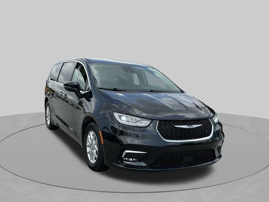 Used 2023 Black Chrysler Touring L image 18