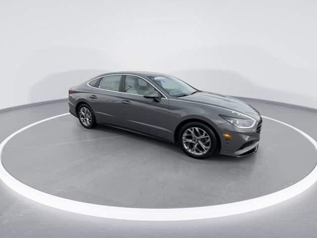 Used 2023 Gray Hyundai SEL image 2