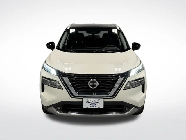 Used 2021 White Nissan Platinum image 3