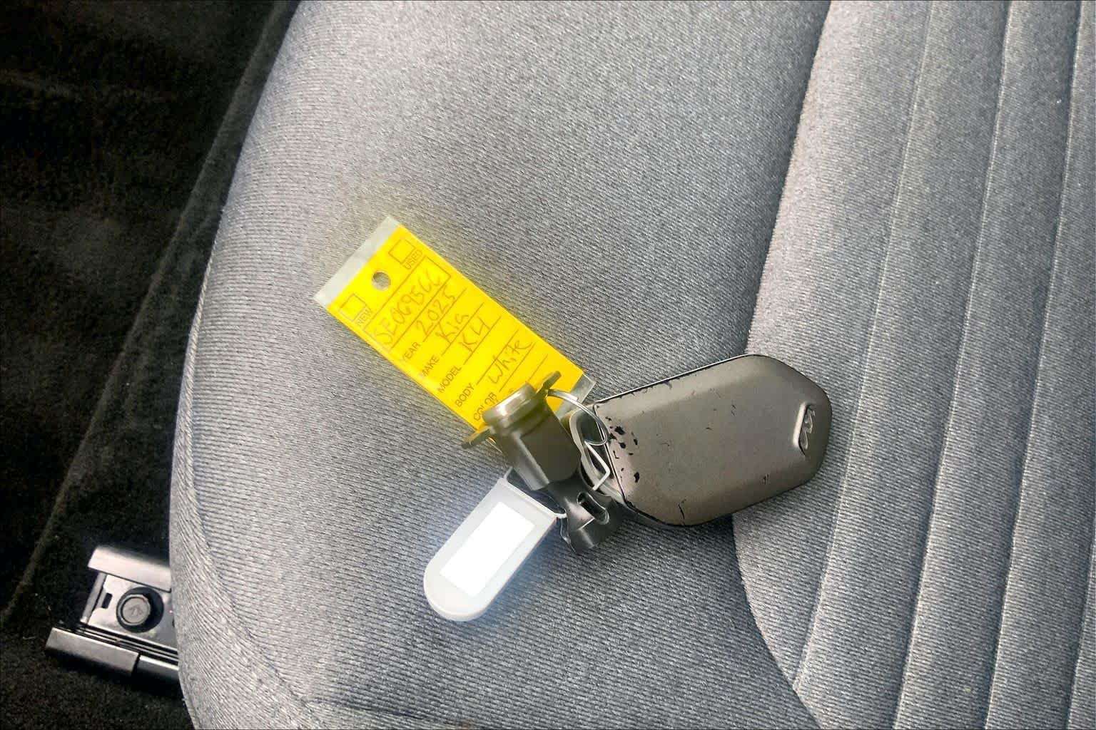 Used 2025 Snow White Pearl Kia EX image 13