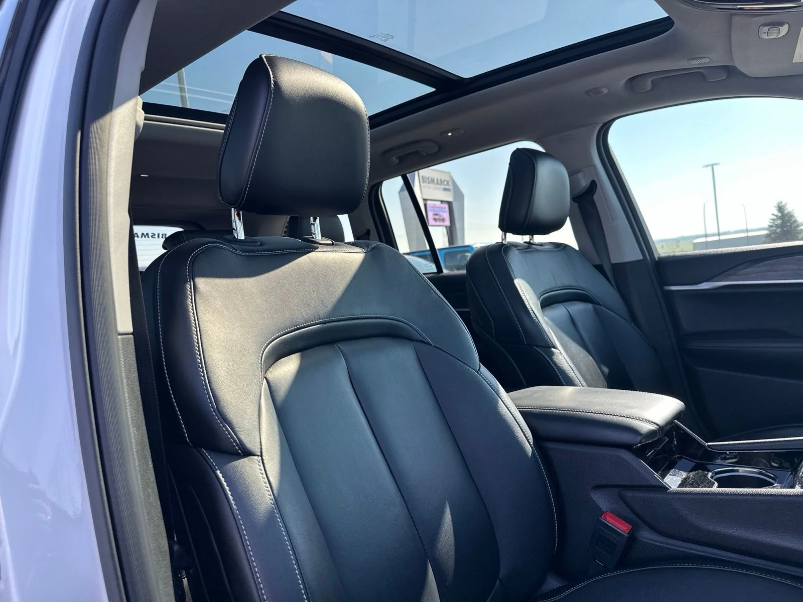 Used 2022 White Jeep 4xe image 36
