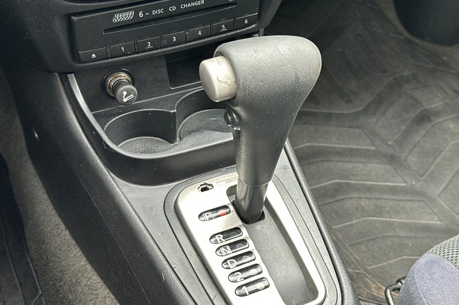 Used 2006 Yellow Nissan SE-R image 21