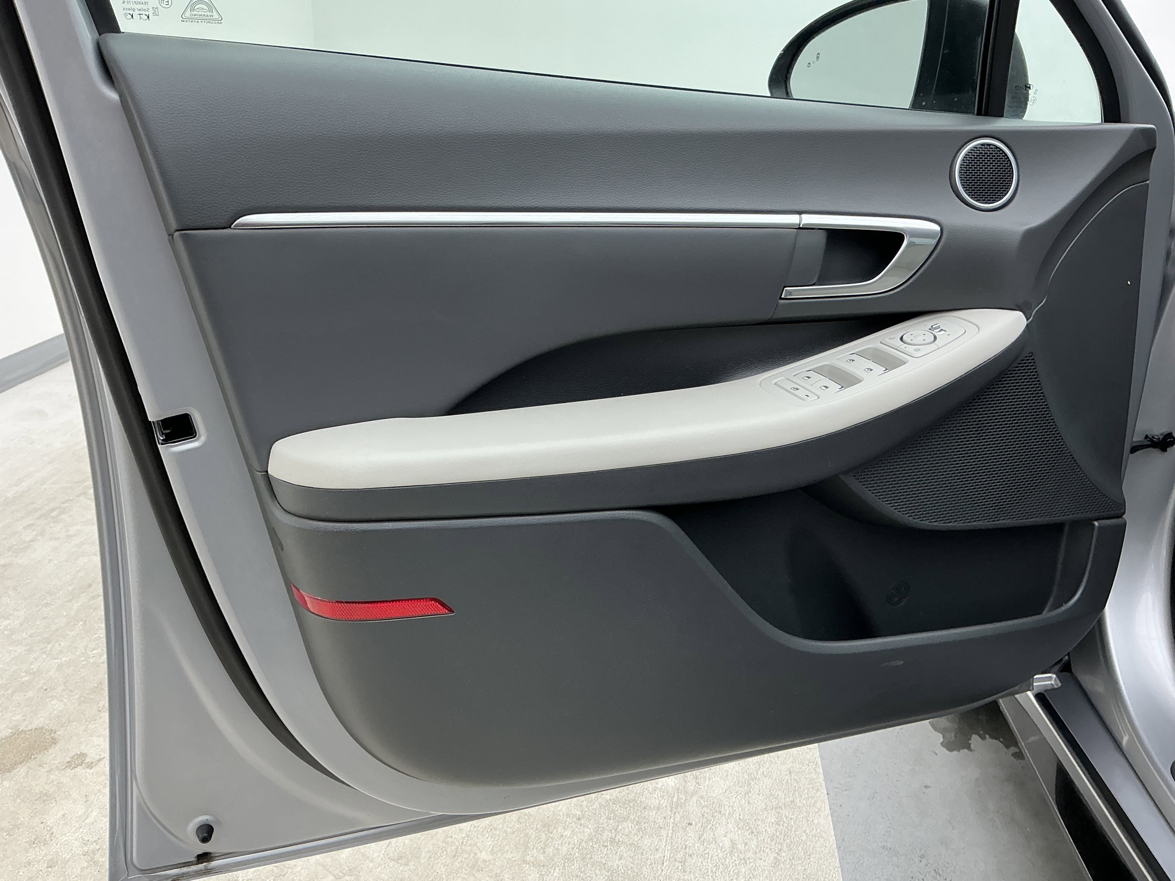 Used 2023 Curated Silver Hyundai SEL image 15