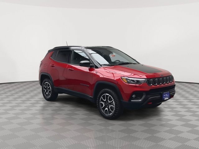 Used 2025 Red Hot Pearlcoat Jeep Trailhawk image 29