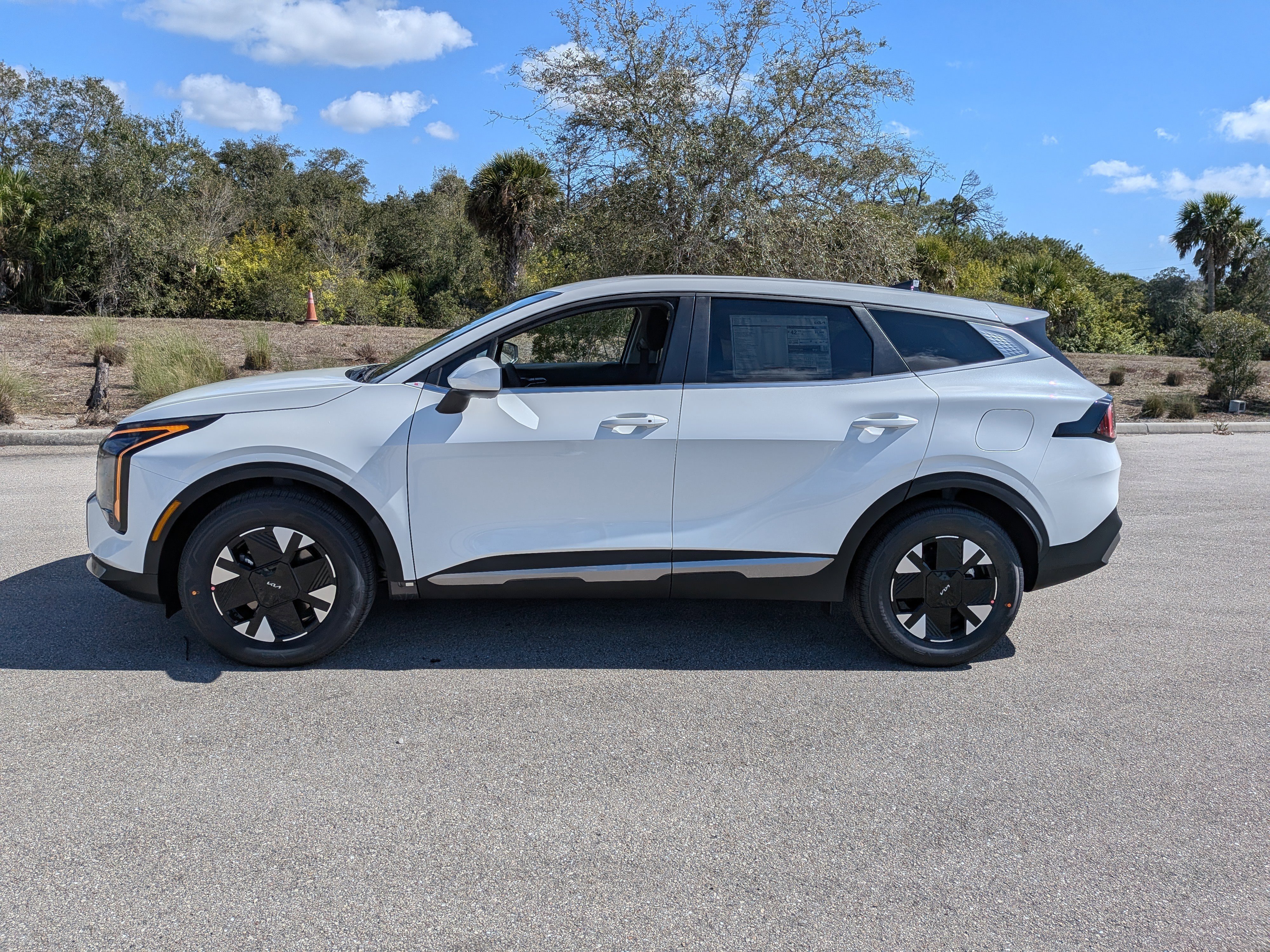 New 2026 Snow White Pearl Kia LX image 8