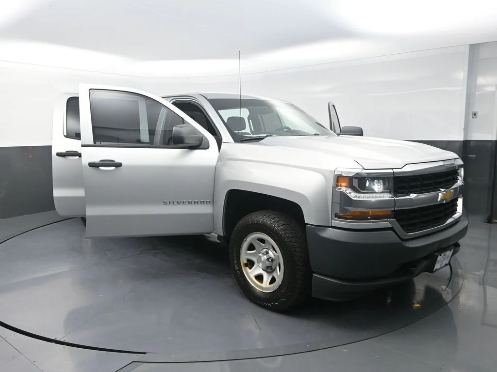 Used 2018 Silver Chevrolet WT image 29