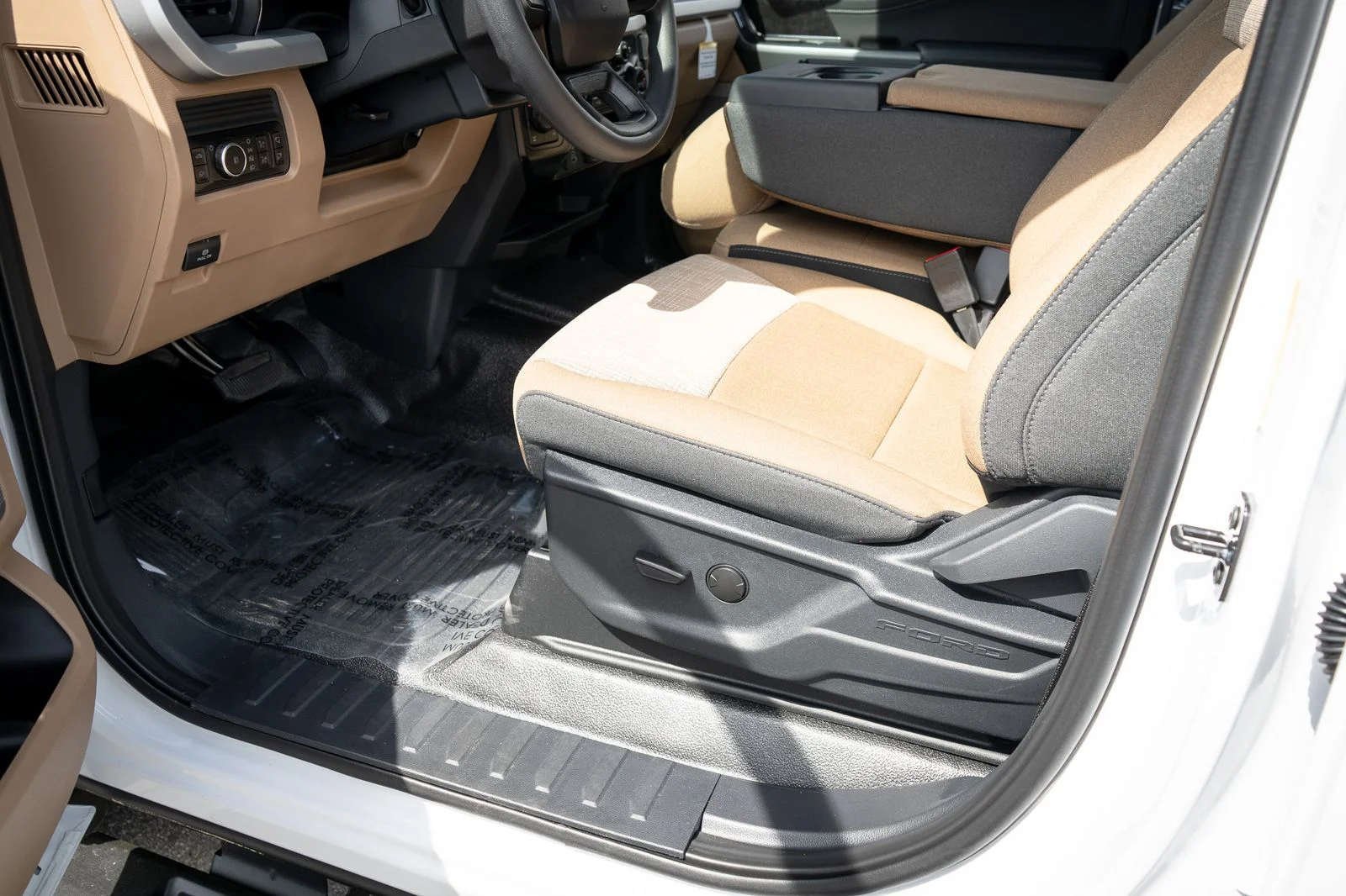 New 2026 Oxford White Ford F-350® XLT image 17