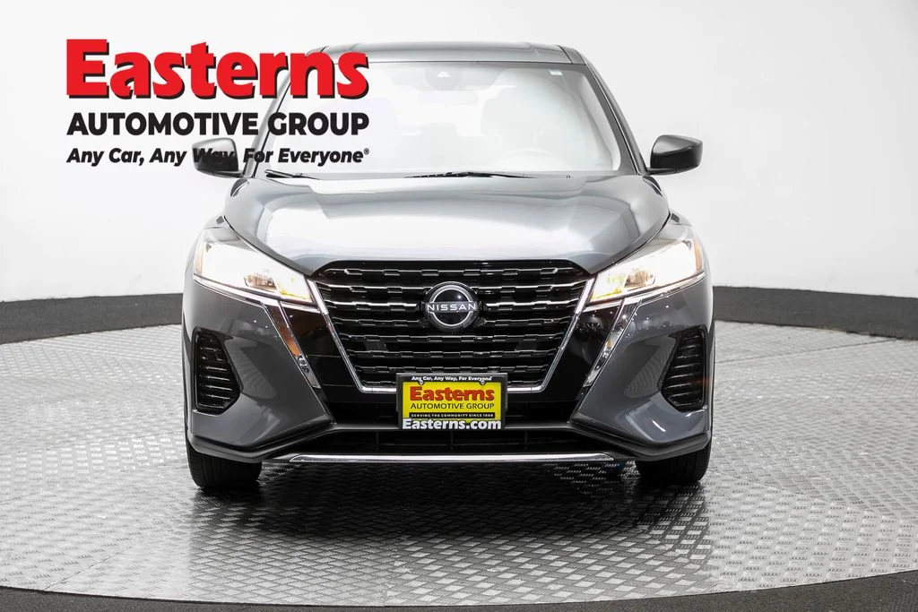 Used 2023 Gray Nissan S image 2