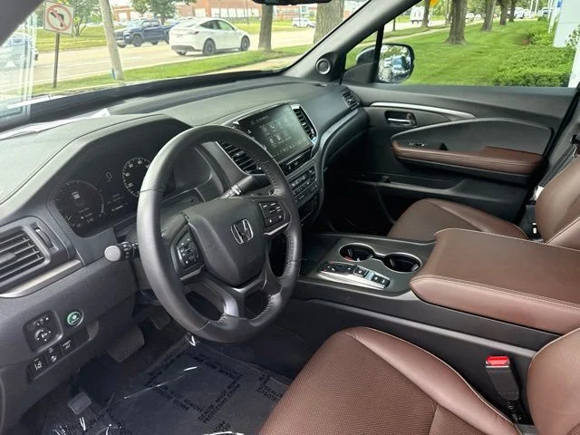 Used 2024 Black Honda RTL image 16