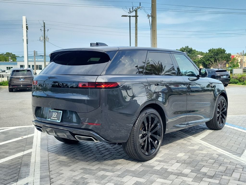New 2026 Carpathian Grey Land Rover Dynamic SE image 5