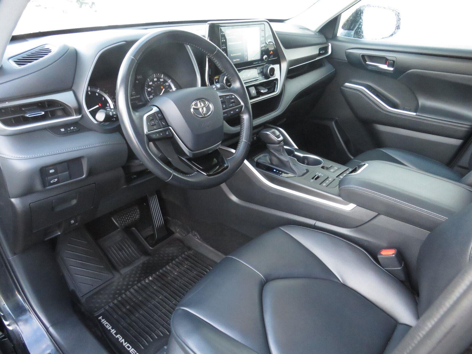 Used 2020 Midnight Black Metallic Toyota XLE image 21