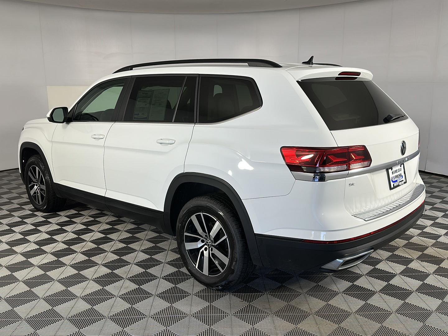 Used 2022 Pure White Volkswagen 2.0T SE image 4