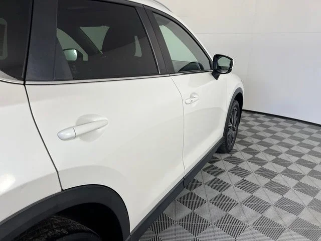 Used 2018 White Mazda Touring image 9