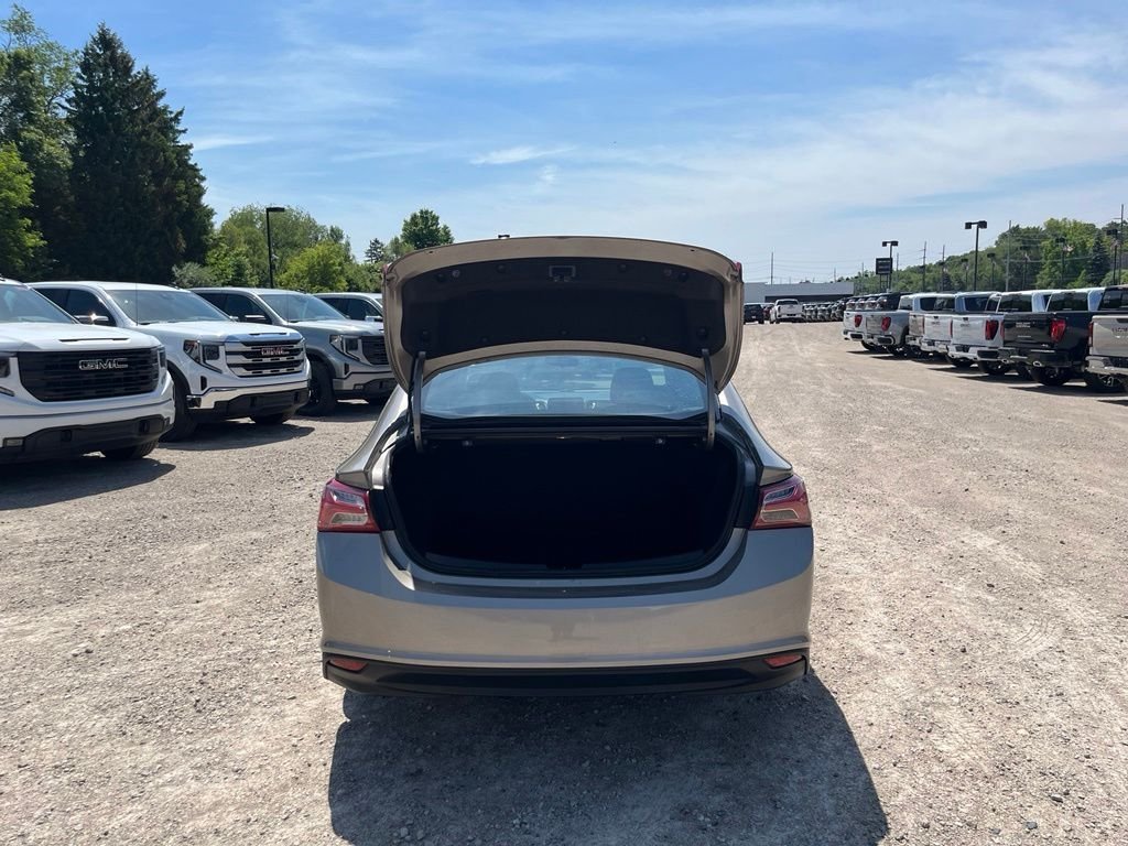 Used 2022 Mineral Gray Metallic Chevrolet LT image 10