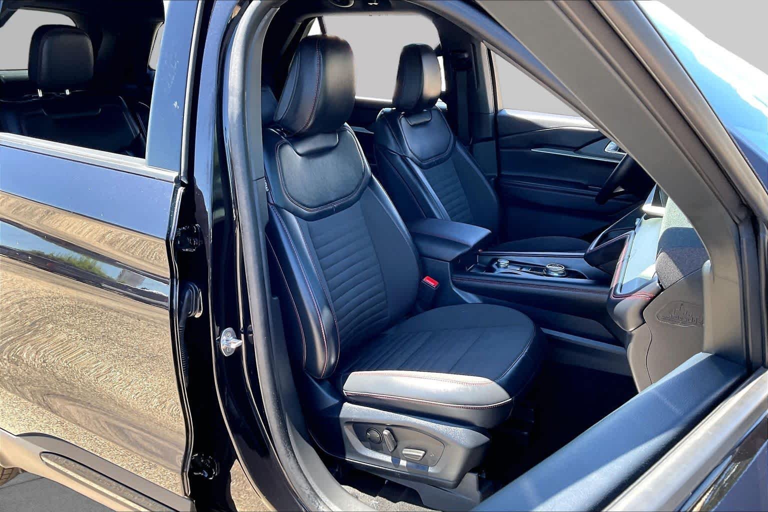 Used 2026 Agate Black Metallic Ford ST-Line image 9