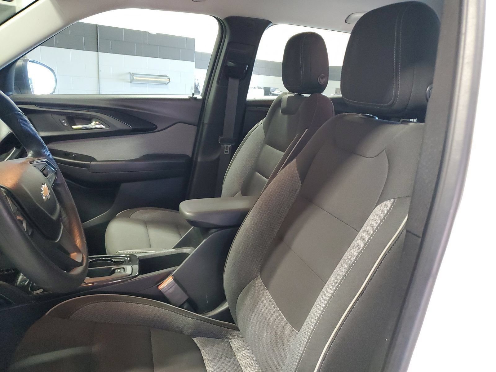 Used 2022 White Chevrolet LS image 13