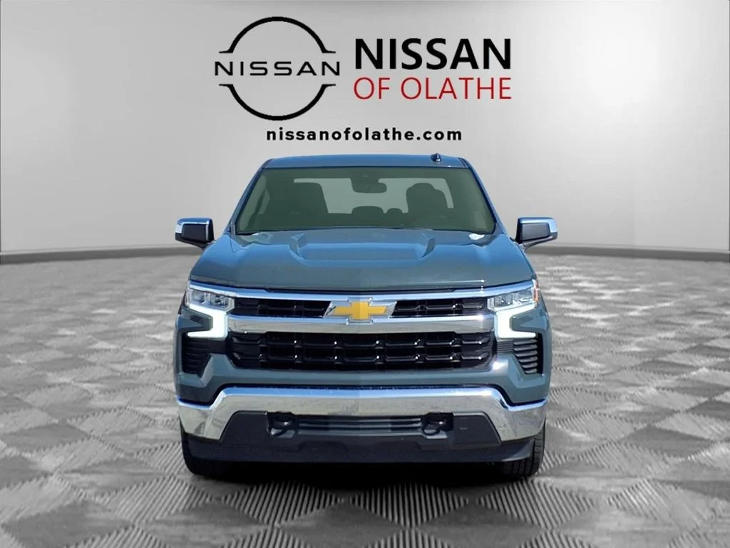 Used 2025 Gray Chevrolet LT image 29