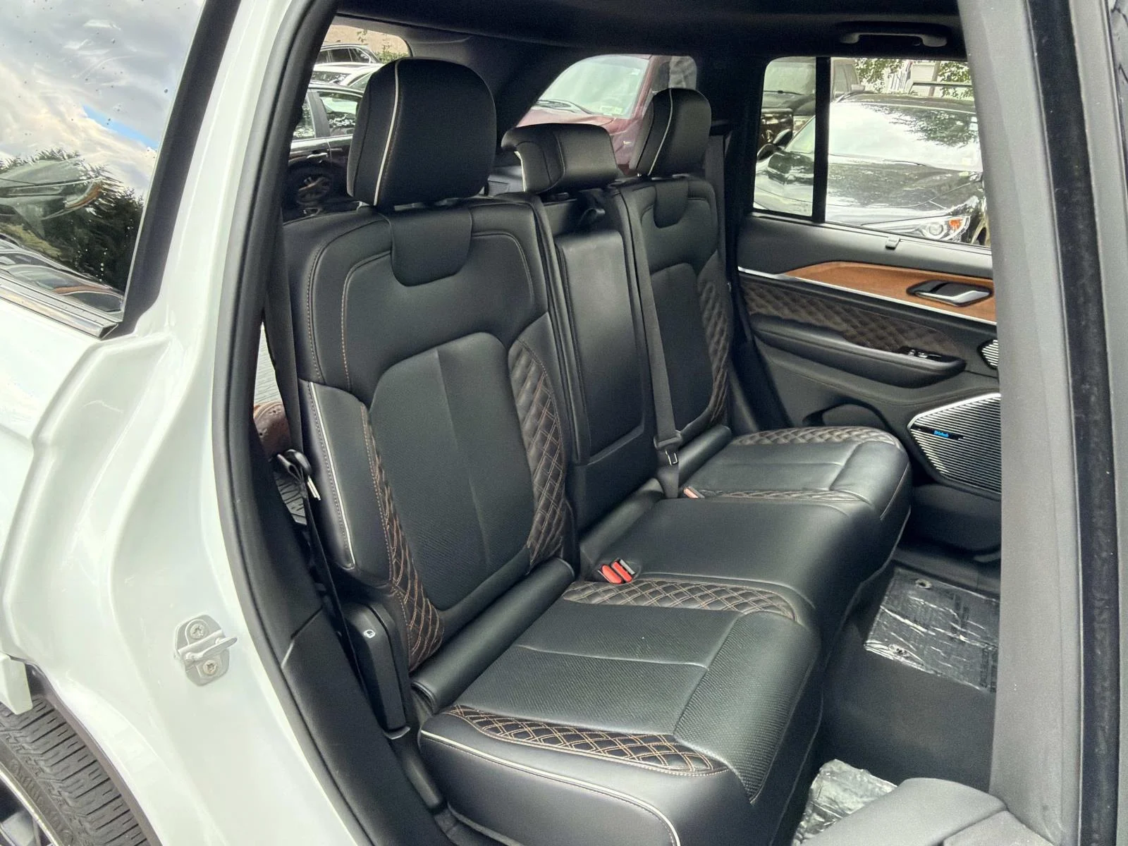 Used 2023 White Jeep Summit Reserve image 18