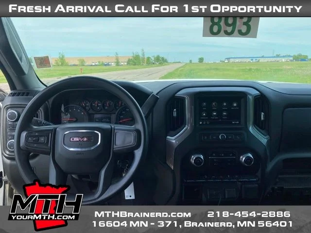 Used 2019 White GMC Base image 11